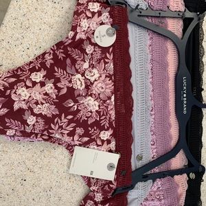 NWT. Pack of 5 lucky brand thongs